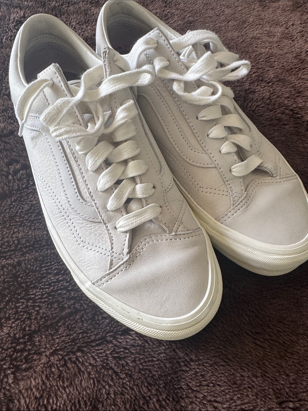 VANS Casual Low-Top Leather Sneakers in Light Gray